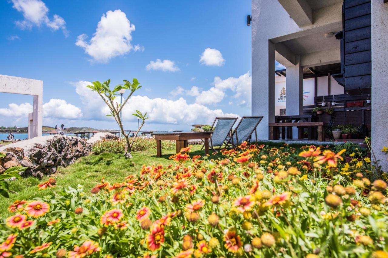 Malibu Oceanview Homestay Magong Exterior photo