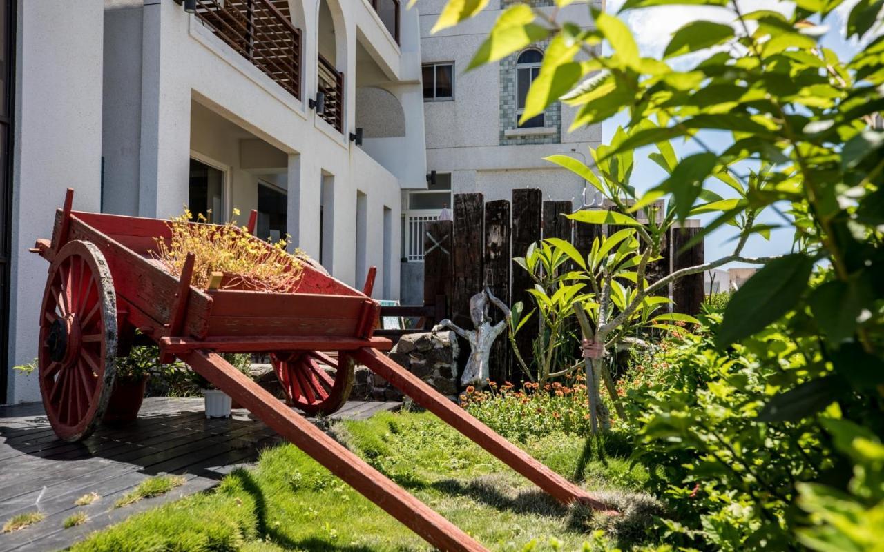 Malibu Oceanview Homestay Magong Exterior photo