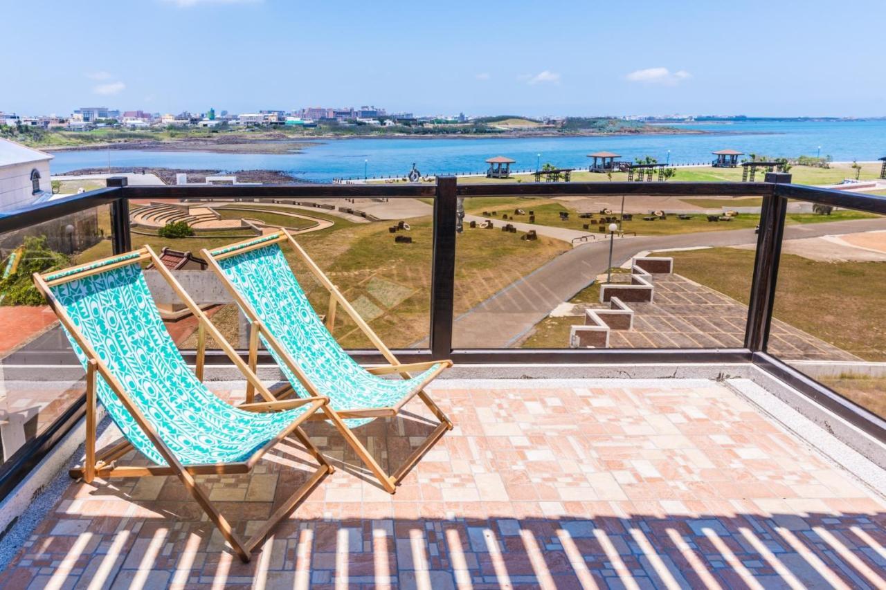 Malibu Oceanview Homestay Magong Exterior photo
